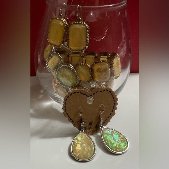 Charming Charlie Set: 3 iridescent color costume bracelets and 2 dangle earrings - Picture 2 of 5